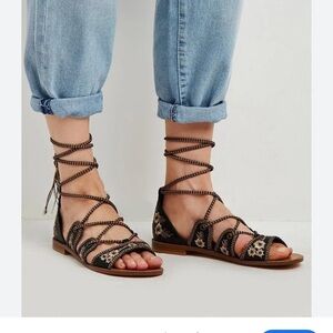 Forever 21 Black Tan Floral Embroidered Lace Up Tassel Sandals Women's Size 8